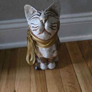 Elegant Cat Figurine with Gold Accent